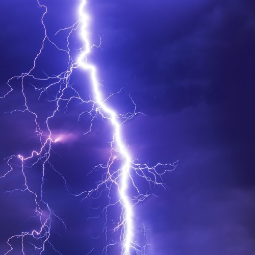 Morsa di maltempo sull’Italia Centrale: piogge battenti sul Tirreno e neve in Appennino
