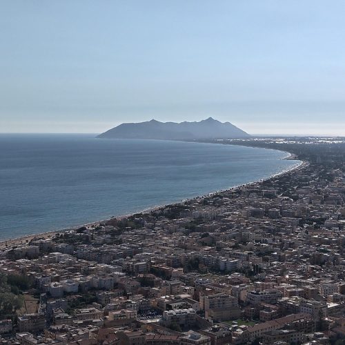 Il Respiro della Maga: Il Mito di Circe tra le Rocce del Promontorio