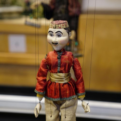 Arriva “Fili, mani e pieghe di carta”