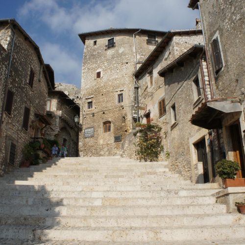 Sermoneta: Il Gioiello Medievale dell’Agro Pontino